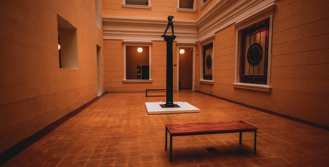 Photo Roman chess column floor lamp